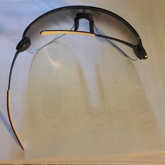 Gucci Glasses - Picture 3 of 8